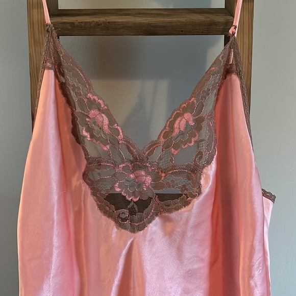 Vintage Val Mode Lingerie Satin Slip | Size Medium | Satin Intimates | Pink Slip - Picture 2 of 6